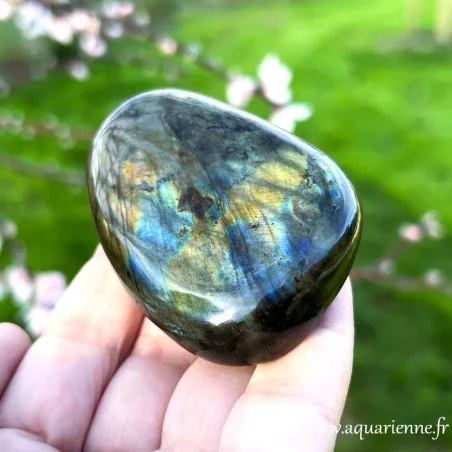 Galet de Labradorite de Madagascar poli à la main – pièce unique de 125g - reflets naturels