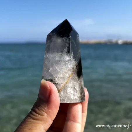 Quartz morion de Madagascar, pointe repolie main. Ancrage, protection et purification énergétiques. Pièce unique.