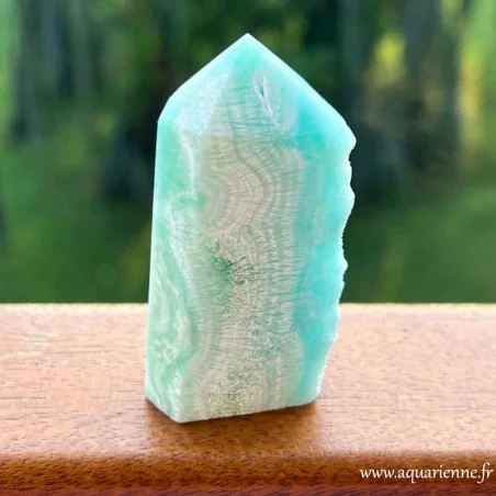 Pointe en Aragonite bleue vue de face – couleurs bleu turquoise. Apaisement, guérison émotionnelle. Pièce unique.
