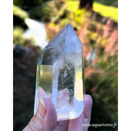 Cristal de roche naturel poli avec facette Isis pièce unique