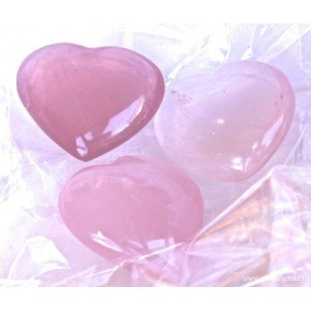 choisissez votre cœur de quartz rose de Madagascar poli et doux au toucher.