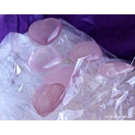 Cœur en Quartz Rose de Madagascar. Plusieurs dimensions de 20 à 30 g que vous pouvez choisir et commander dès maintenant.