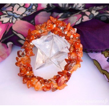 Bracelet chips de Cornaline, artisanat Inde. Pierre orange, la cornaline aide à retrouver sa joie de vivre.