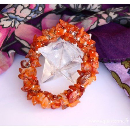 Bracelet chips de Cornaline, artisanat Inde. Pierre orange, la cornaline aide à retrouver sa joie de vivre.