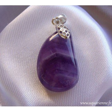 Pendentif poire en Améthyste et argent 925, 32 mm. Pierre apaisante et spirituelle. Livré tel que vu.