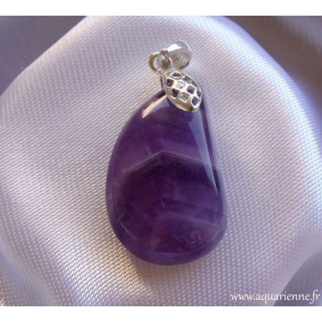 Pendentif poire en Améthyste et argent 925, 32 mm. Pierre apaisante et spirituelle. Livré tel que vu.