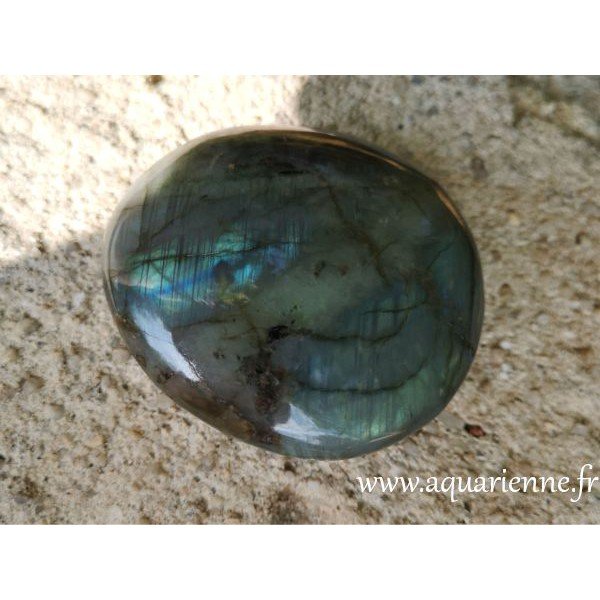 Labradorite naturelle - protection attaques pyschiques ≡ aquarienne.fr