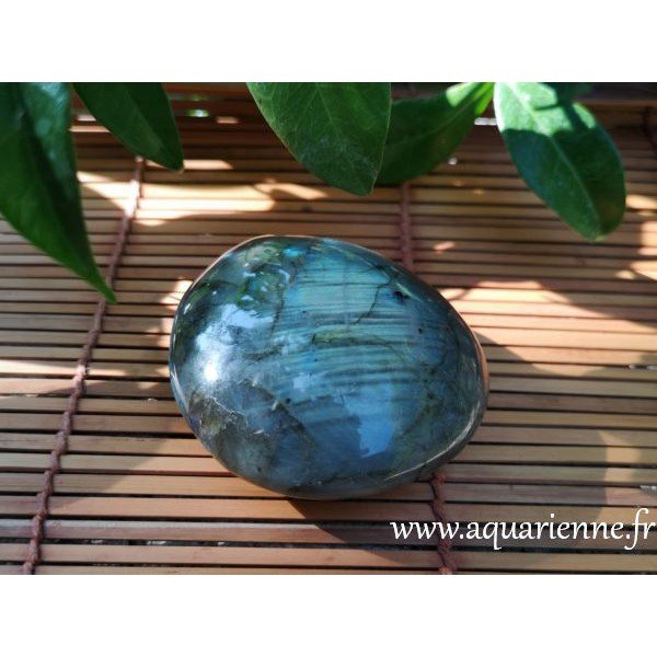 Labradorite naturelle - protection attaques pyschiques ≡ aquarienne.fr