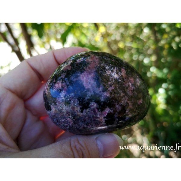 Galet Rhodonite pierre d'estime de soi sur Aquarienne.fr