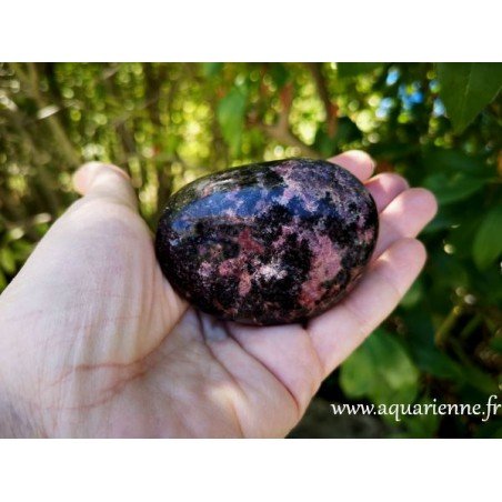 Galet Rhodonite pierre d'estime de soi sur Aquarienne.fr
