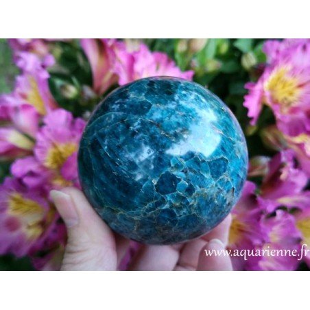 Sphère apatite bleue de Madagascar - ø 7cm · 556 g. Pierre reconstituante, incontournable en cas de burn-out.