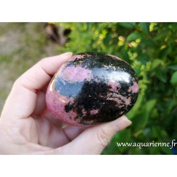 Galet Rhodonite pierre d'estime de soi sur Aquarienne.fr