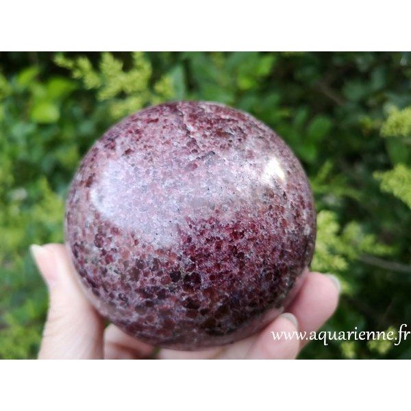 Superbe sphère de Grenatite de Madagascar