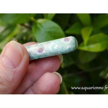 Pierre roulée Rubis sur Fuchsite - Chakra du coeur ≡ Aquarienne.fr