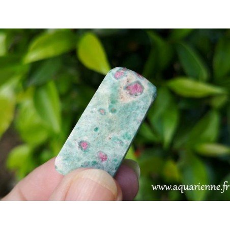 Pierre roulée Rubis sur Fuchsite - Chakra du coeur ≡ Aquarienne.fr