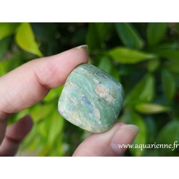 Pierre roulée Rubis sur Fuchsite - Chakra du coeur ≡ Aquarienne.fr