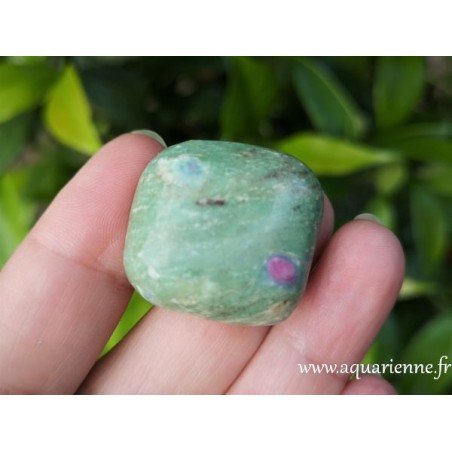 Pierre roulée Rubis sur Fuchsite - Chakra du coeur ≡ Aquarienne.fr
