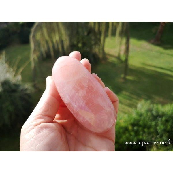Quartz rose galet 8,8cm - pierre de l' Amour ≡ Aquarienne.fr