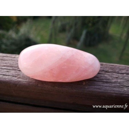 Quartz rose galet 8,8cm - pierre de l' Amour ≡ Aquarienne.fr