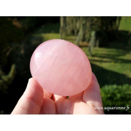 Quartz rose de Madagascar - Galet poli main - 315g
