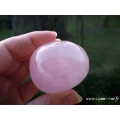 Quartz rose de Madagascar - Galet poli main - 170g