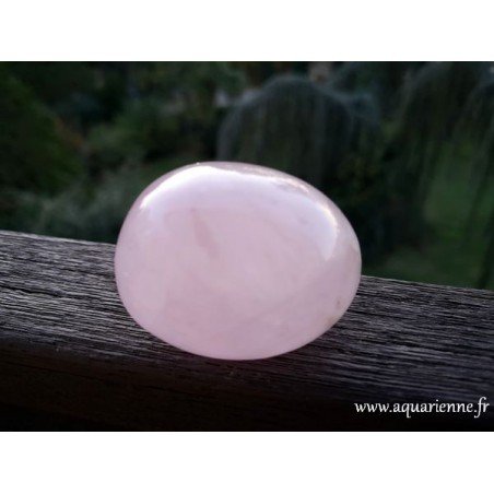 Quartz rose galet 5,7cm - Amour - Harmonie - Réconfort ≡ Aquarienne.fr