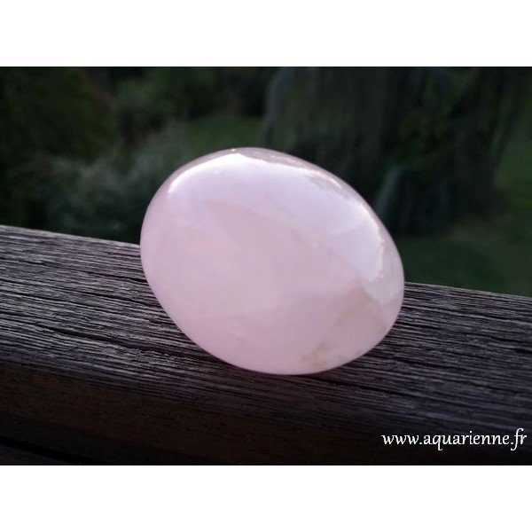 Quartz rose galet 5,7cm - Amour - Harmonie - Réconfort ≡ Aquarienne.fr