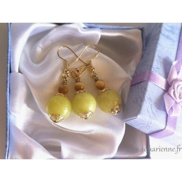 Ensemble boucles oreilles et pendentif plaqué or avec pierres de serpentine et œil de tigre. Bijoux création, fait main.