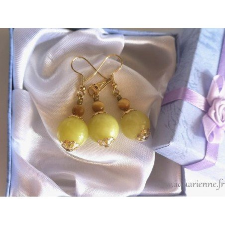 Ensemble boucles oreilles et pendentif plaqué or avec pierres de serpentine et œil de tigre. Bijoux création, fait main.