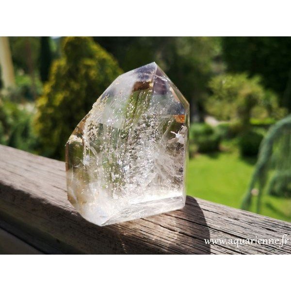 Pointe Quartz fumé à fantômes et inclusions