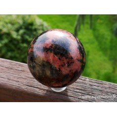 Sphère de Rhodonite polie de 65 mm de diamètre.