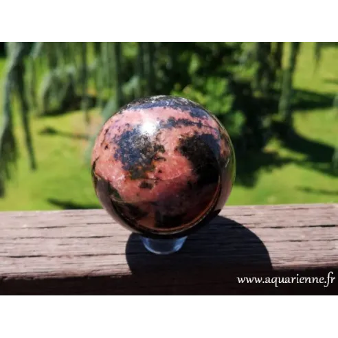 Rhodonite sphère polie ø 65 mm