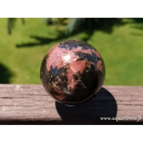 Rhodonite sphère polie ø 65 mm