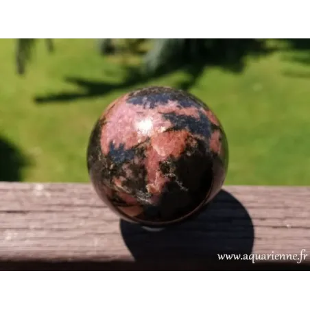 Rhodonite sphère polie ø 65 mm