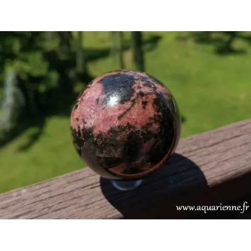 Rhodonite sphère polie ø 65 mm