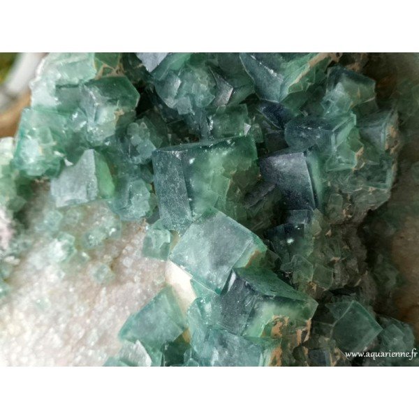 Cristaux cubiques de Fluorite verte de Madagascar sur gangue - Pierre brute 1kg970