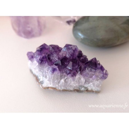 Druse Améthyste Uruguay qualité extra au violet profond et magique, que vous pouvez acheter dès maintenant.