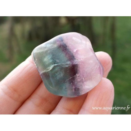 pierre roulée de fluorite arc-en-ciel, 46g. Fascinante par sa beauté et sa myriade de vertus bénéfiques. à acheter.
