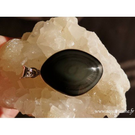 Cabochon d'obsidienne œil céleste avec de beaux reflets sur pendentif argent 925.