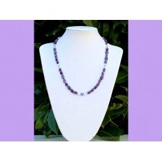 Lilapur, collier création de 60 cm composé de perles en pierres Améthyste et Cristal de roche, et de cristal Swarovski.
