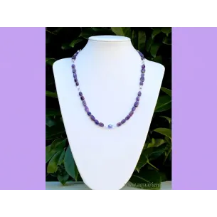 Lilapur, collier création de 60 cm composé de perles en pierres Améthyste et Cristal de roche, et de cristal Swarovski.