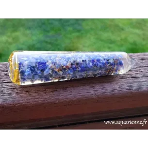 Baguette de massage en Orgonite avec inclusions de Lapis lazuli et symbole du 3ème Œil, Ajna.