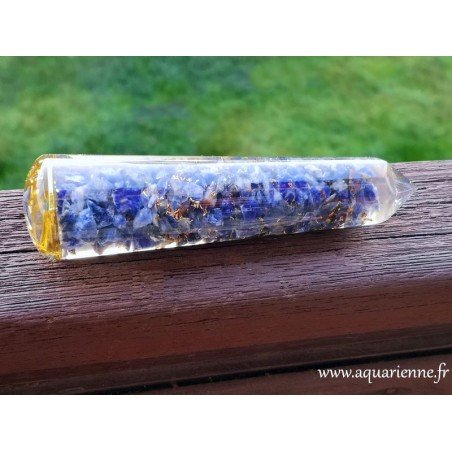 Baguette de massage en Orgonite avec inclusions de Lapis lazuli et symbole du 3ème Œil, Ajna.