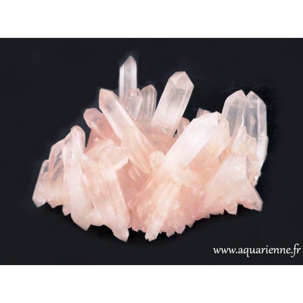 Druse composée de multiples pointes de Quartz ferrugineux de Madagascar. Pièce unique à s'offrir ou idée cadeau à offrir.