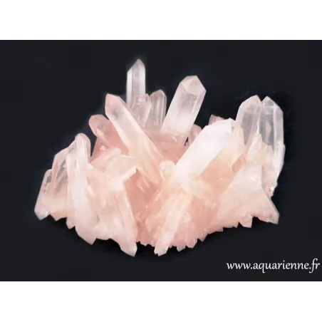 Druse composée de multiples pointes de Quartz ferrugineux de Madagascar. Pièce unique à s'offrir ou idée cadeau à offrir.