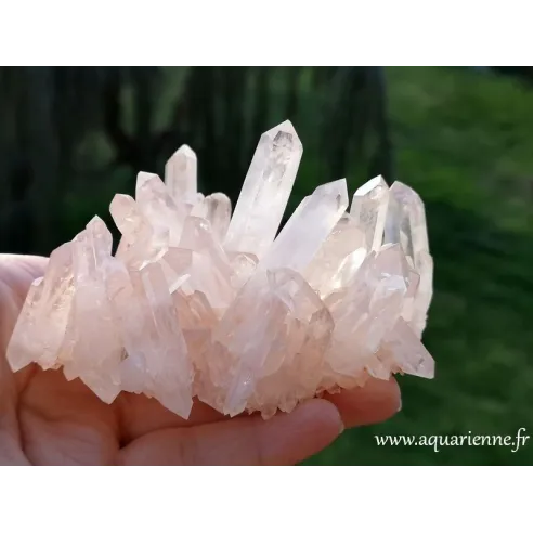 Belle druse quartz hématoïde de Madagascar composée d'une myriade de pointes naturelles. Pierre unique à acheter.