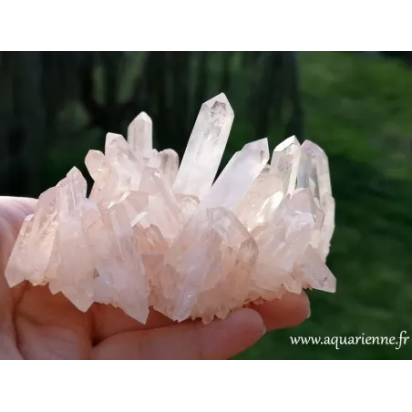Belle druse quartz hématoïde de Madagascar composée d'une myriade de pointes naturelles. Pierre unique à acheter.