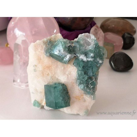 Lumineuse plaque de fluorite verte de la carrière de Mandronarivo (Madagascar) pour enrichir sa collection de minéraux.