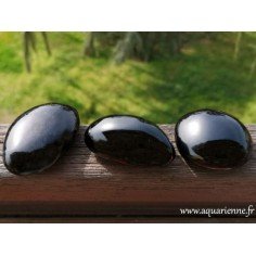 Tourmaline noire de Madagascar ou Schorl, galets polis de 50 à 60g vendus à l'unité que vous pouvez acheter dès maintenant.