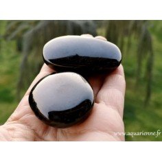 Tourmaline noire de Madagascar ou Schorl, galets polis de 60 à 80g vendus à l'unité que vous pouvez acheter dès maintenant.